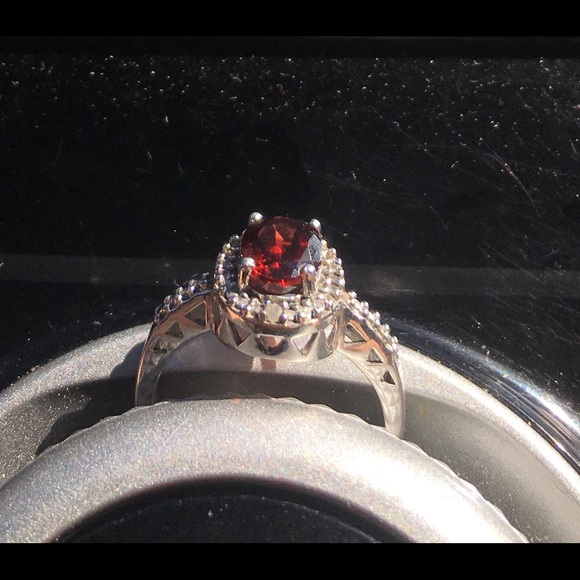 beautiful garnet ring real silver - Picture 2 of 3